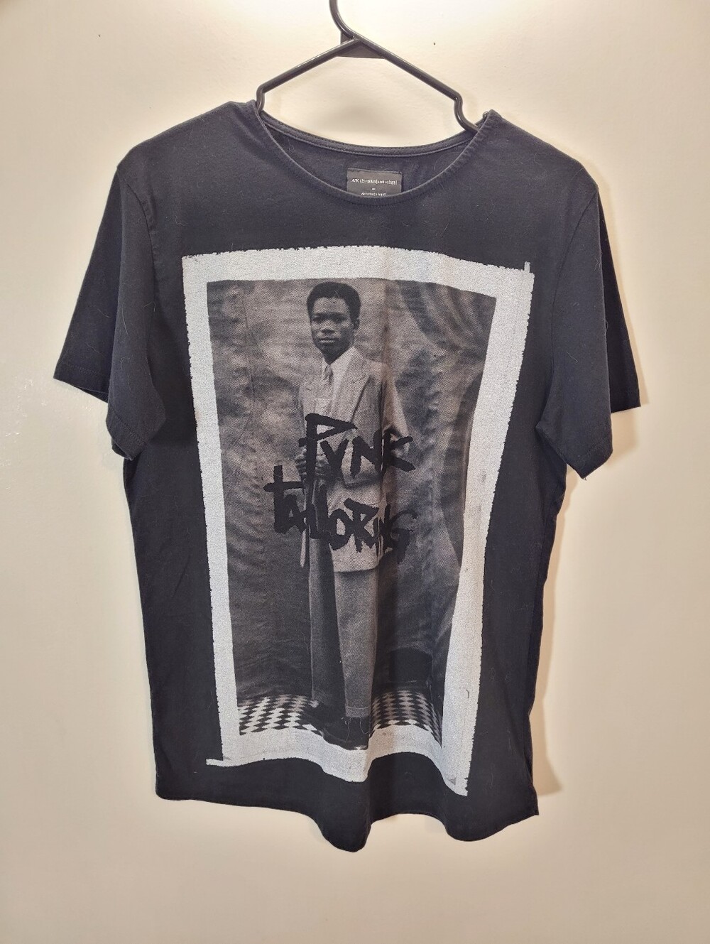 Art Comes First Black Graphic Short Sleeve Tee with Monochrome Photo Print - S